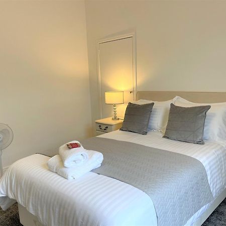 Robinhuts - 3 Bed Accommodation -Perfect For Contractors, Families & Students Кингстон-апон-Халл Экстерьер фото