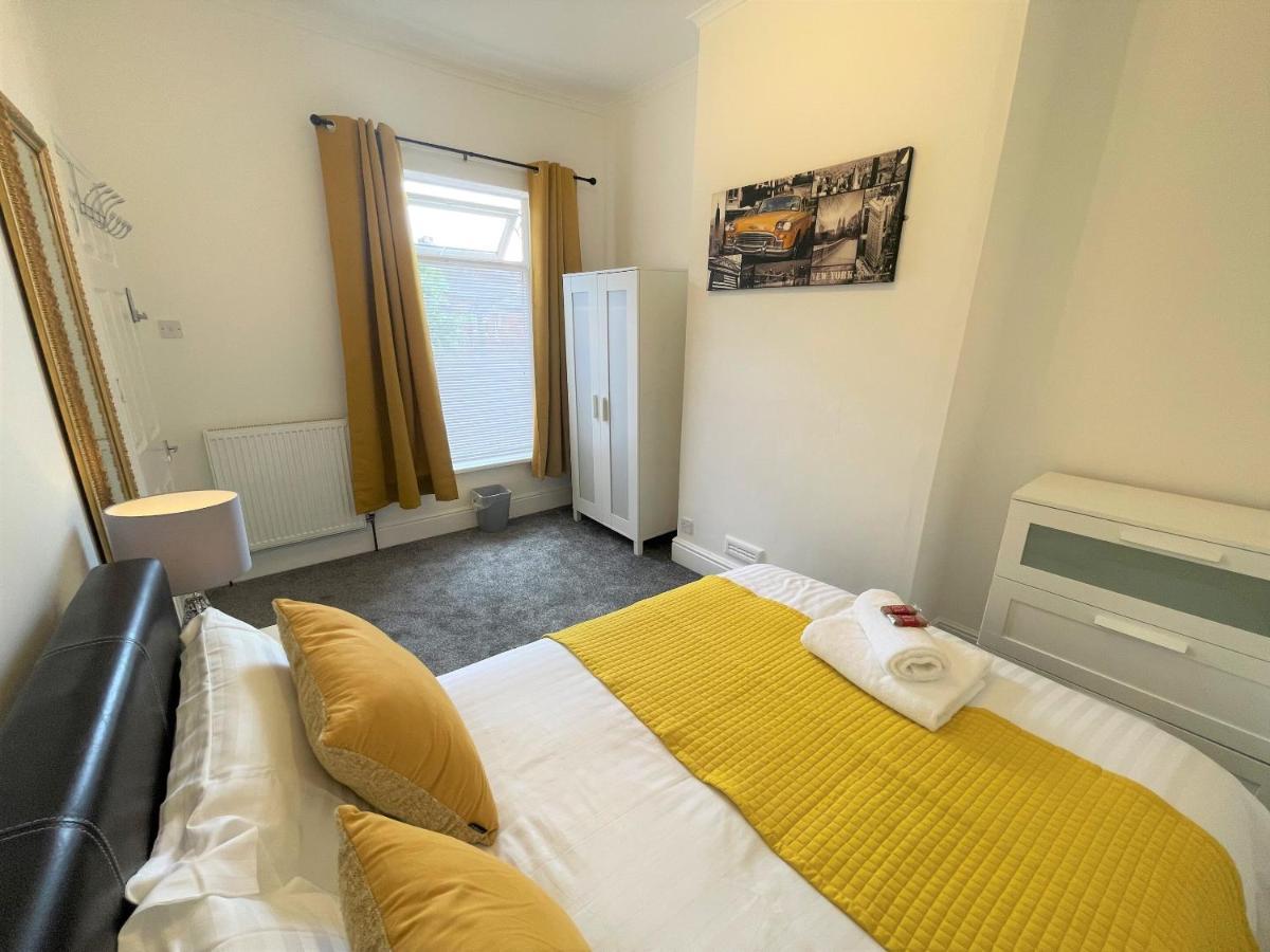 Robinhuts - 3 Bed Accommodation -Perfect For Contractors, Families & Students Кингстон-апон-Халл Экстерьер фото